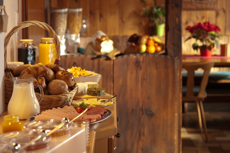 brasserie-BEAULIEU SUR MER-min_breakfast_buffet_food_restaurant_meal_hotel_plate_fresh-718745